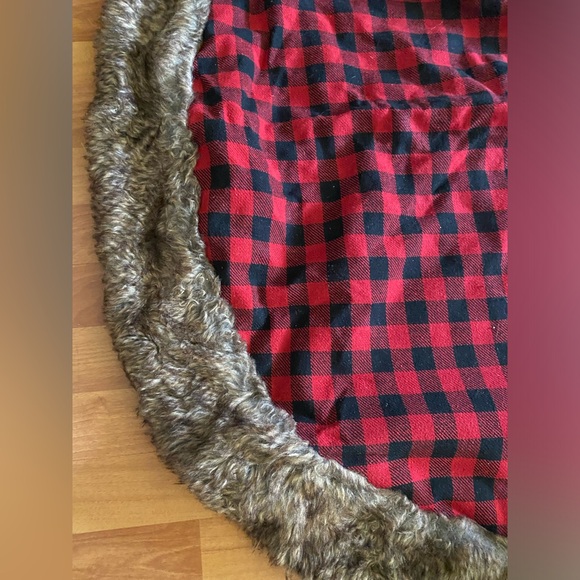 Tree Skirt - Picture 2 of 2